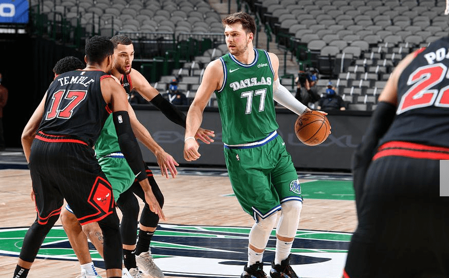 爱游戏中国-爆冷首场状态出色，公牛观众沸腾！，科维托娃重返赛场气势如虹延续-爱游戏中国