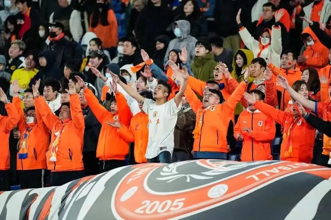 爱游戏中国-中超赛程吃紧，山东泰山国际比赛日强势反弹，目标明确，团队化学反应显著的简单介绍-爱游戏中国